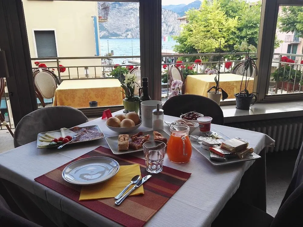 Hotel Sorriso Brenzone sul Garda