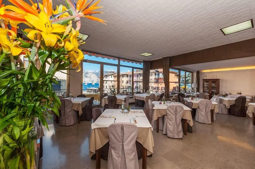 Hotel Sorriso Brenzone sul Garda 2*,