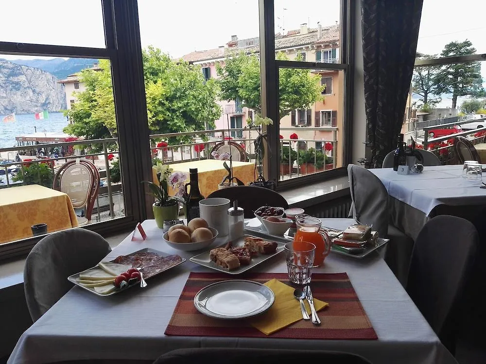 Hotel Sorriso Brenzone sul Garda 2*,  Italien