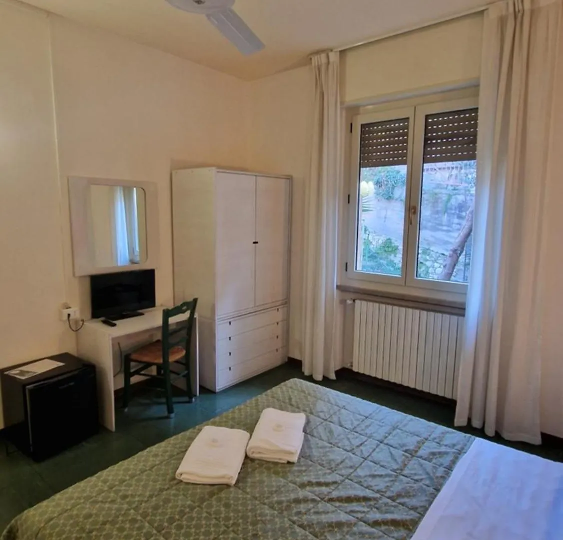 Hotel Sorriso Brenzone sul Garda Italien