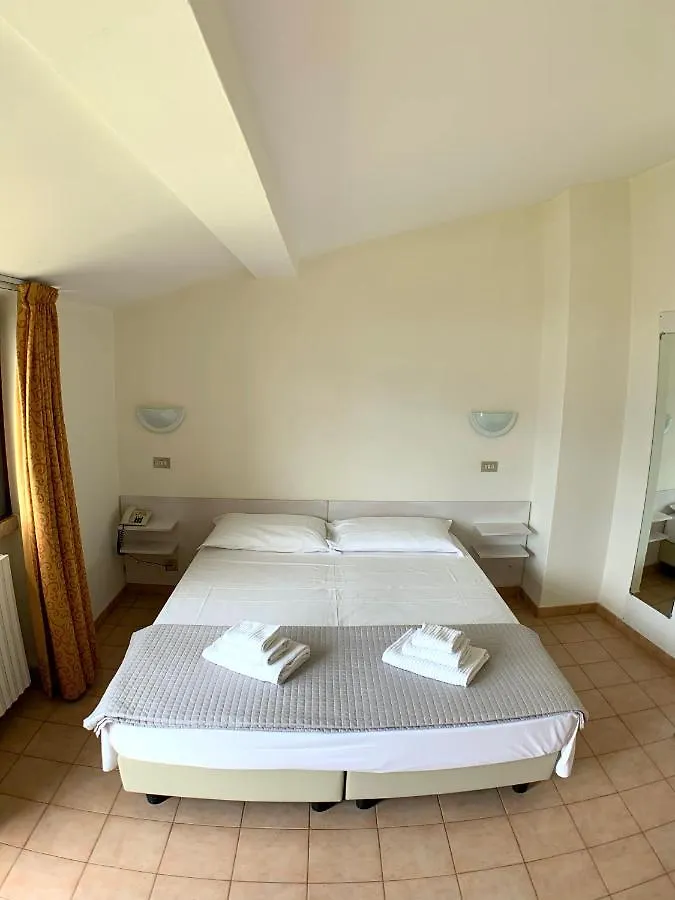 **  Hotel Sorriso Brenzone Italie